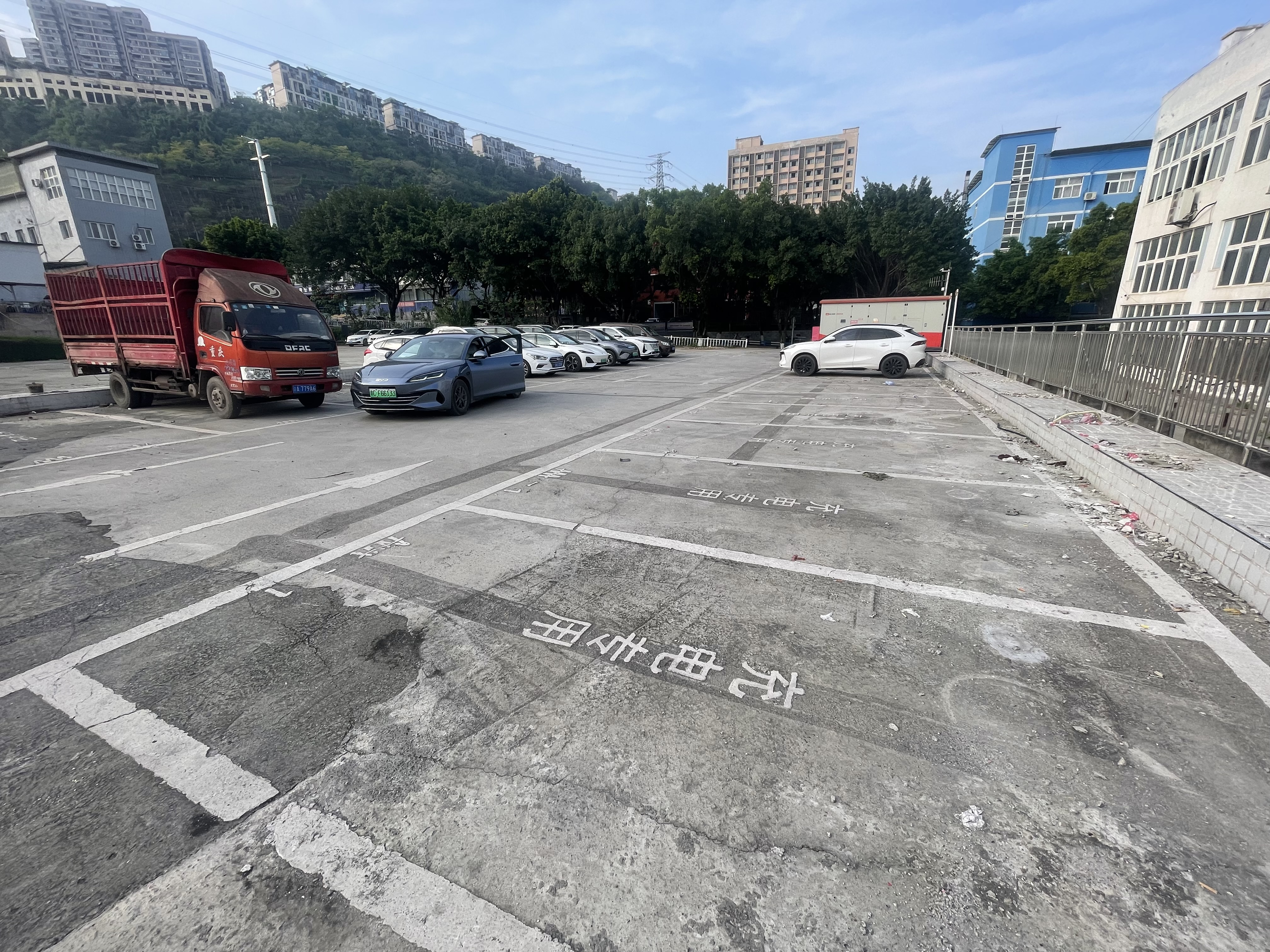 两江新区回兴服装城 3000㎡ 综合用地，10元/㎡/月